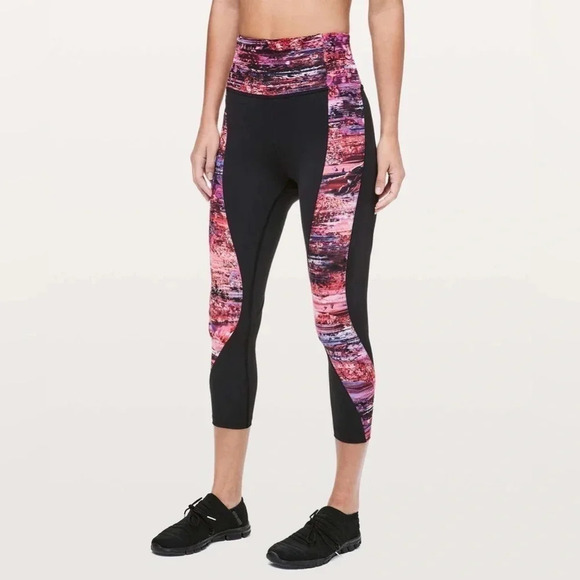 Lululemon Sweat & Repeat Crop Leggings 21" Black / Dahliascape Multi Size 4 - Picture 1 of 8